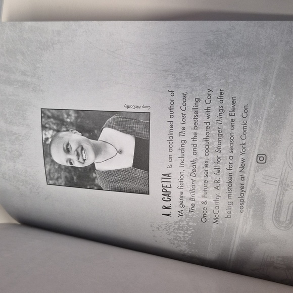 Stranger Things Rebel Robin Chapter Book - Picture 5 of 7